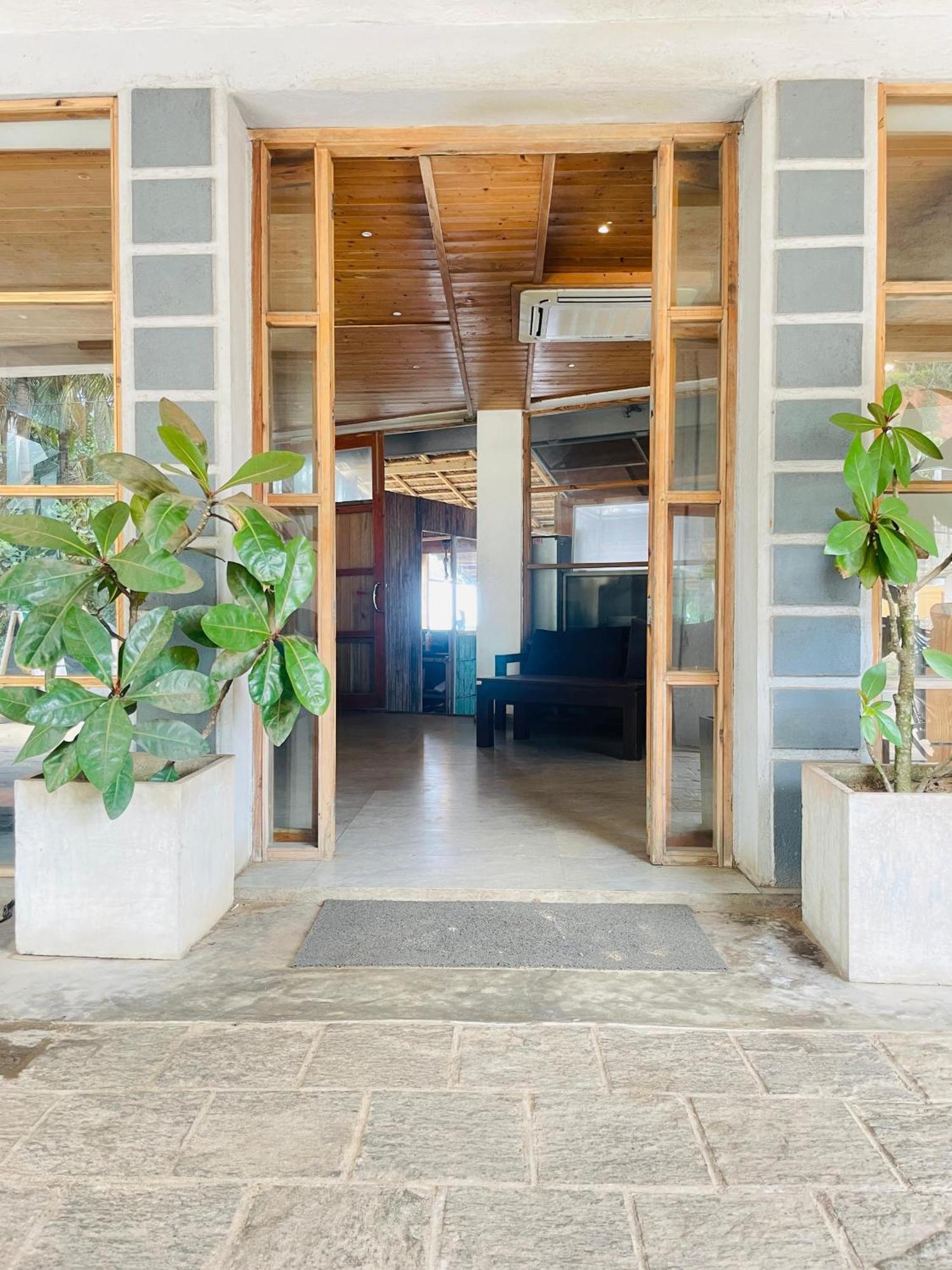 Suncoast Beach Hotel Mirissa Exteriér fotografie